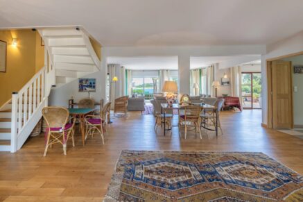 Solenzara, Villa 7 bedrooms, swimming pool, sea view, near beach