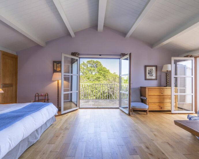 Solenzara, Villa 7 bedrooms, swimming pool, sea view, near beach