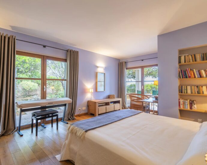 Solenzara, Villa 7 bedrooms, swimming pool, sea view, near beach