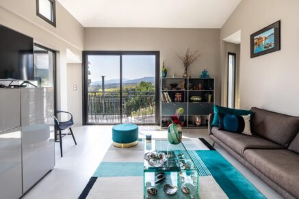 Solenzara. Villa 3 Chambres. Piscine. Aperçu mer. proche plage