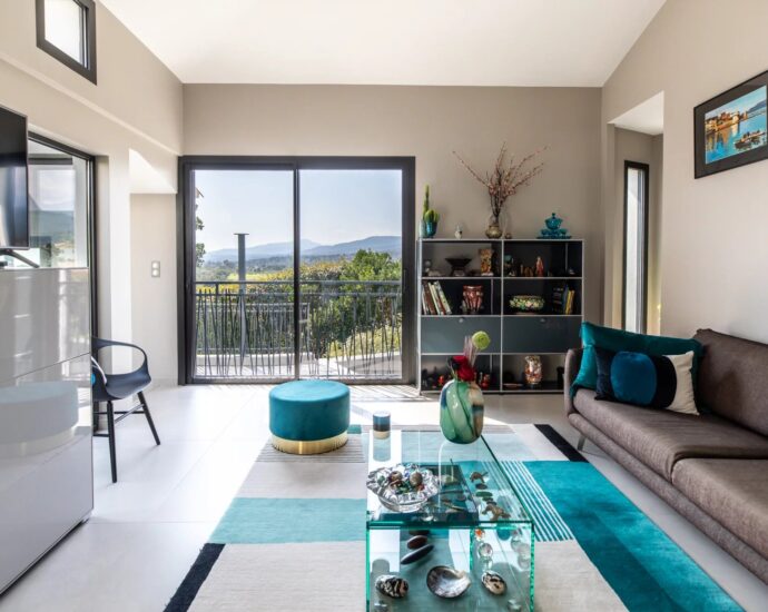 Solenzara. Villa 3 Chambres. Piscine. Aperçu mer. proche plage