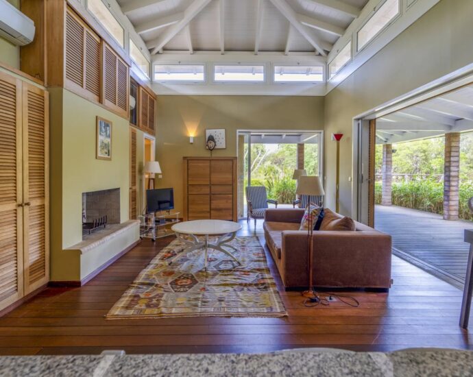 Solenzara, Villa 7 bedrooms, swimming pool, sea view, near beach