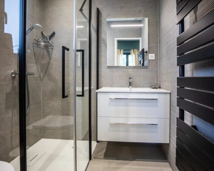 Solenzara. Villa 3 Chambres. Piscine. Aperçu mer. proche plage