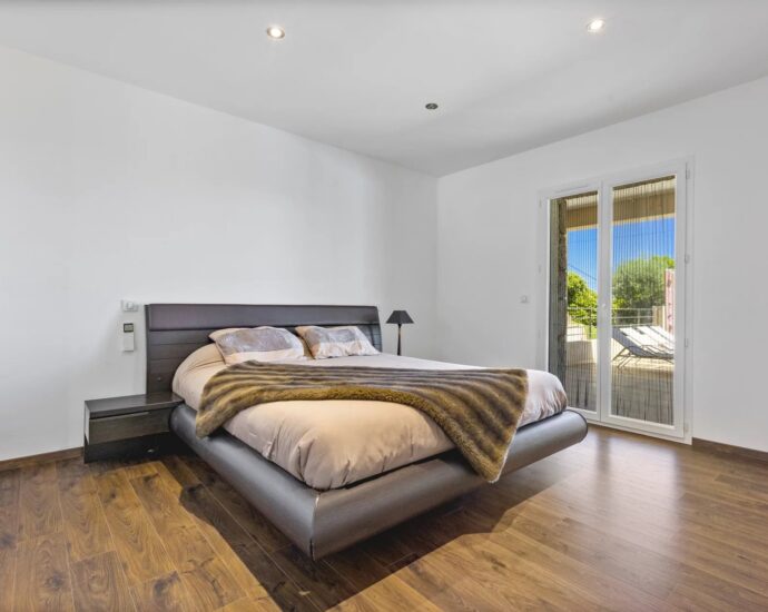 Solenzara, Villa 4 Chambres, 2 appartements indépendants, Piscine, Vue mer et montagne panoramique, proche plage