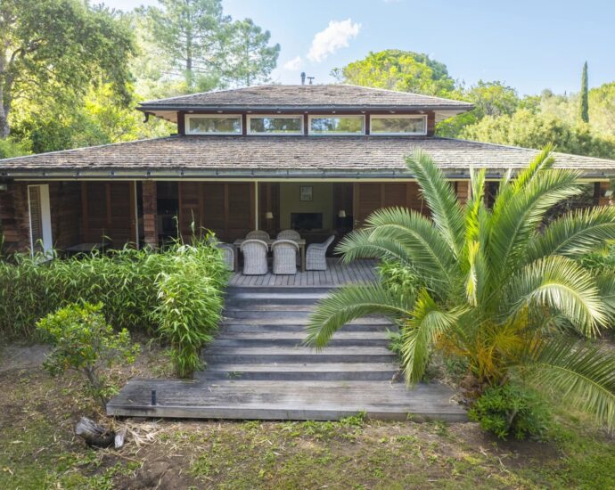 Solenzara, Villa 7 bedrooms, swimming pool, sea view, near beach