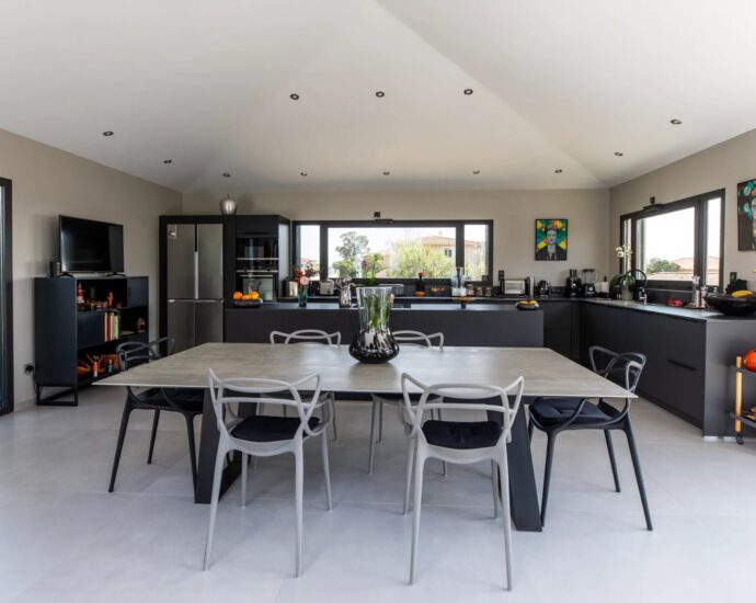 Solenzara. Villa 3 Chambres. Piscine. Aperçu mer. proche plage