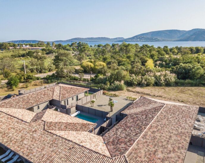 Lecci, Cala Rossa, Holiday Residence with 5 Three-Bedroom Villas, 2 T2 Apartments, heated pools, and within walking distance to the beach