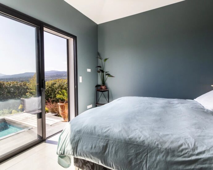 Solenzara. Villa 3 Chambres. Piscine. Aperçu mer. proche plage