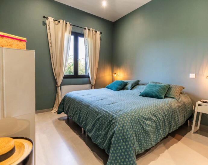 Solenzara. Villa 3 Chambres. Piscine. Aperçu mer. proche plage