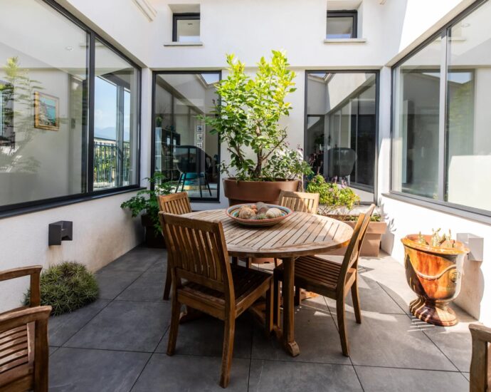 Solenzara. Villa 3 Chambres. Piscine. Aperçu mer. proche plage