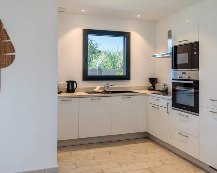 Lecci, Cala Rossa, Villa de 3 chambres avec piscine chauffée et plage à pieds