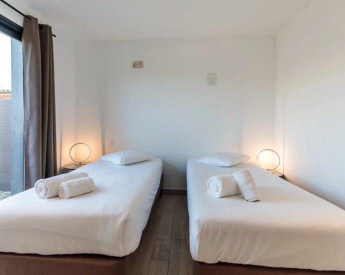 Lecci, Cala Rossa, Villa de 3 chambres avec piscine chauffée et plage à pieds