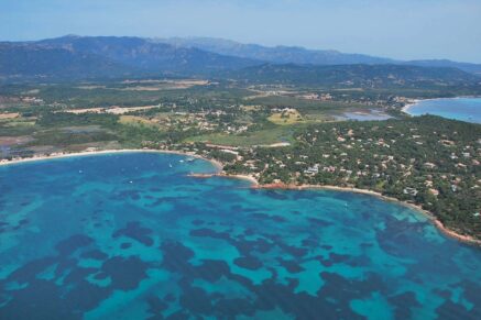 Porto vecchio, Cala Rossa. Appartenets et villas proche plage avec piscine