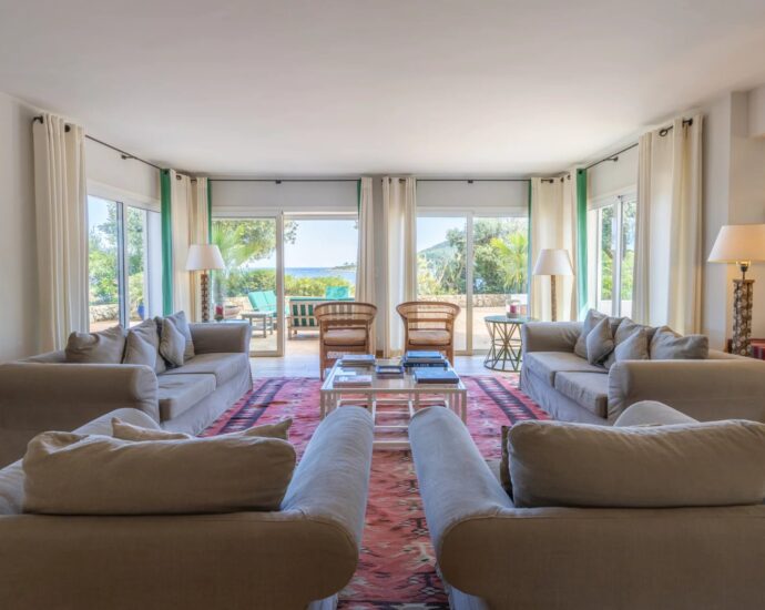 Solenzara, Villa 7 bedrooms, swimming pool, sea view, near beach