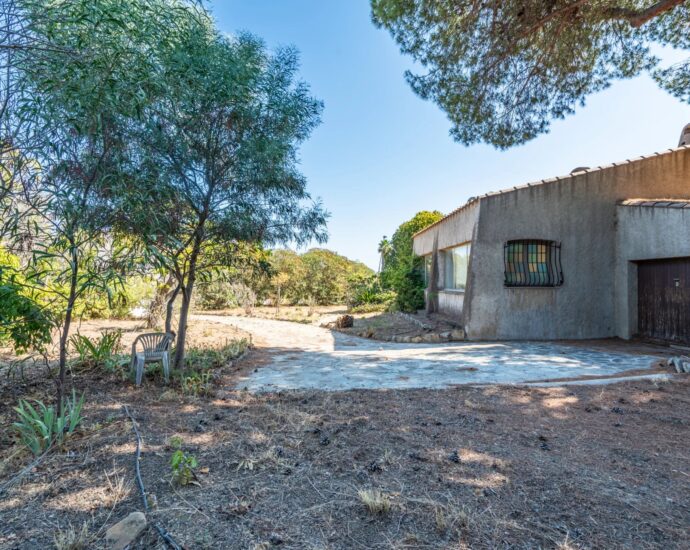 Calvi, Villa 5 chambres, vue montagne, plage à pieds