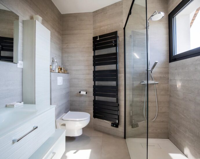 Solenzara. Villa 3 Chambres. Piscine. Aperçu mer. proche plage