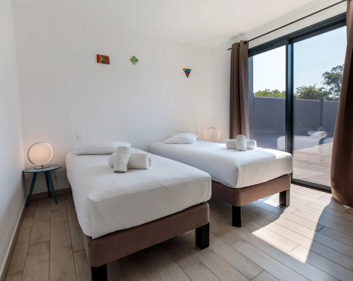 Lecci, Cala Rossa, Villa de 3 chambres avec piscine chauffée et plage à pieds