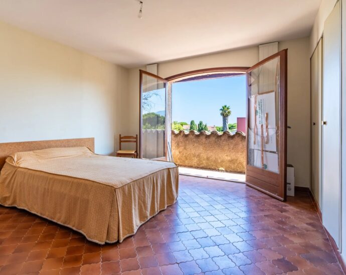 Calvi, Villa 5 chambres, vue montagne, plage à pieds