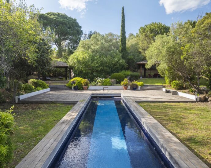 Solenzara, Villa 7 bedrooms, swimming pool, sea view, near beach