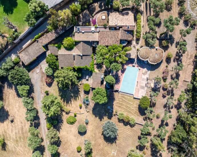 Saint-Florent, Domaine d&rsquo;exception, 8 chambres, plage à pied, piscine, vue mer panoramique