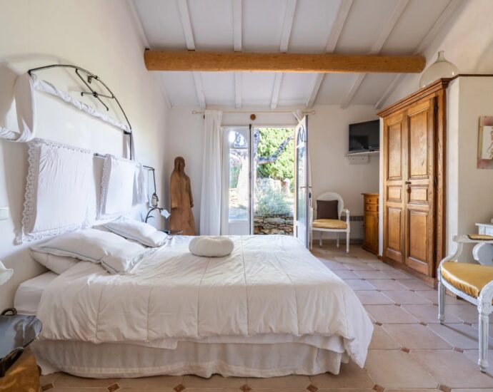 Saint-Florent, Domaine d&rsquo;exception, 8 chambres, plage à pied, piscine, vue mer panoramique