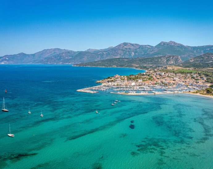 Saint-Florent, Domaine d&rsquo;exception, 8 chambres, plage à pied, piscine, vue mer panoramique