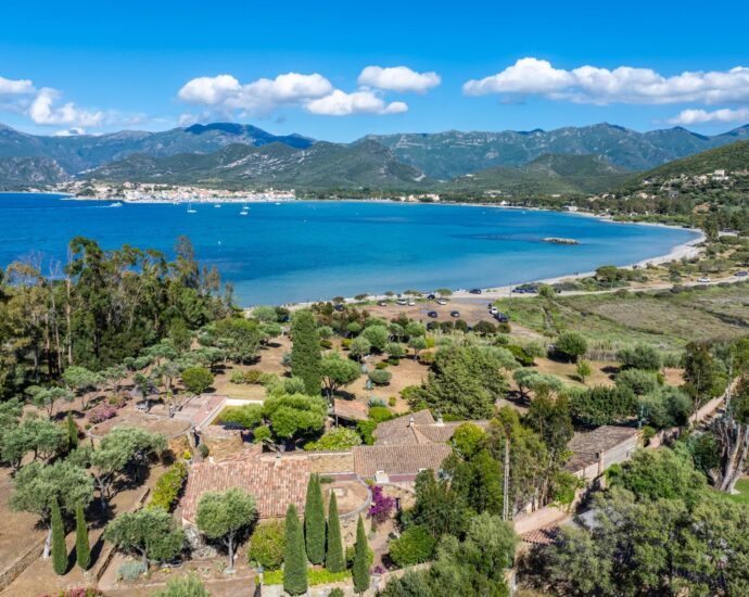 Saint-Florent, exceptional estate, 8 rooms, walking distance to beach, swimming pool, panoramic sea view