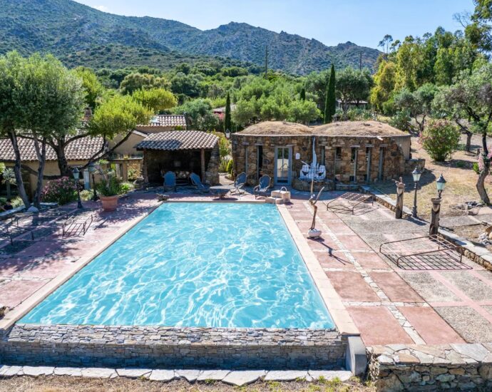 Saint-Florent, Domaine d&rsquo;exception, 8 chambres, plage à pied, piscine, vue mer panoramique