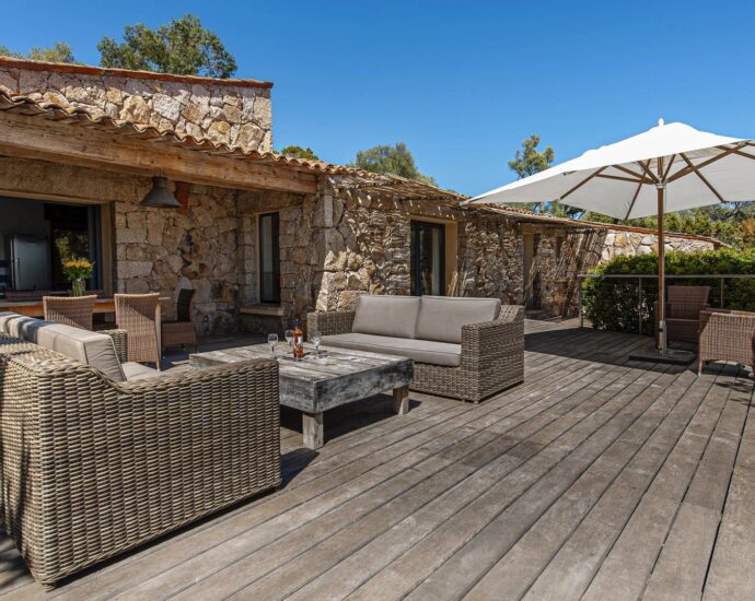 Propriano, Olmeto, villa 4 chambres, pied dans l&rsquo;eau, piscine