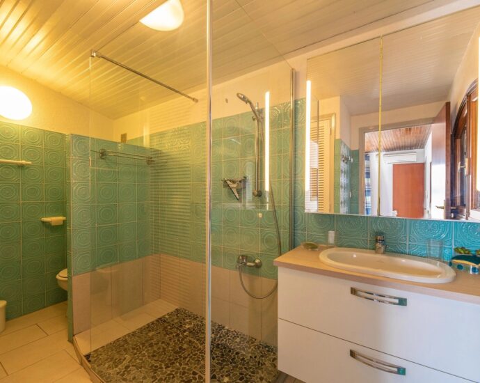 Porto-Vecchio, Domaine de Cala Rossa, villa 6 chambres, vue mer, pied dans l&rsquo;eau