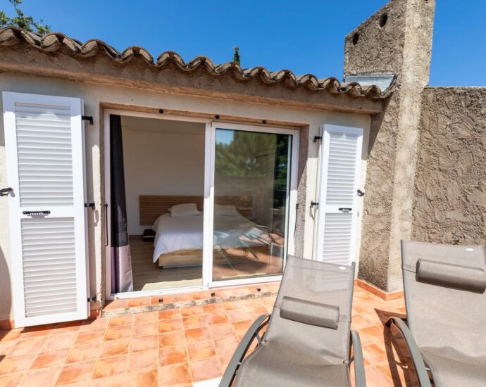 Domaine de Cala Rossa, semi-detached villa, walking distance to the beach, sea view, close to the beach