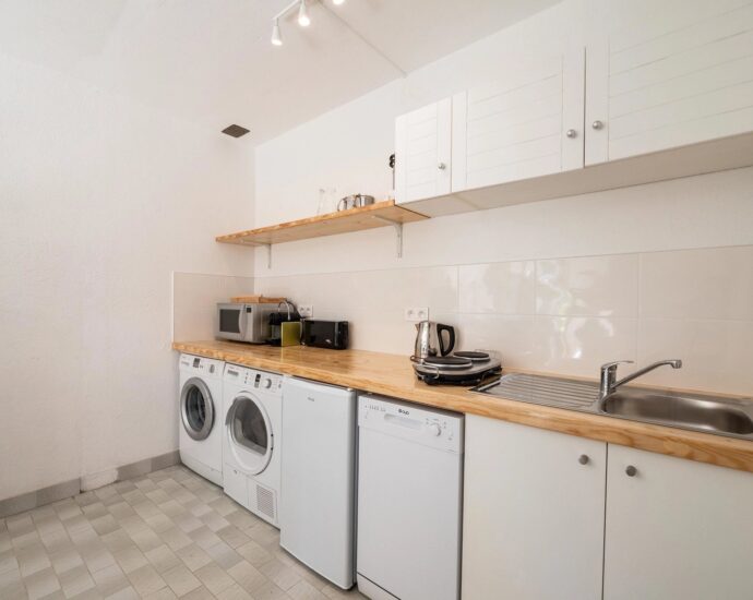 Porto-Vecchio, Domaine de Cala Rossa, villa 6 chambres, vue mer, pied dans l&rsquo;eau