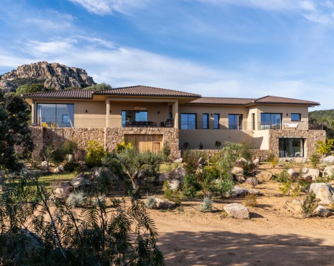 Pianottoli-Caldarello, Villa 4 chambres, piscine, vue montagne, proche plage