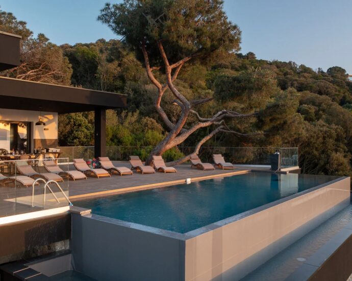 Ajaccio, 7 bedrooms, swimming pool, sea view