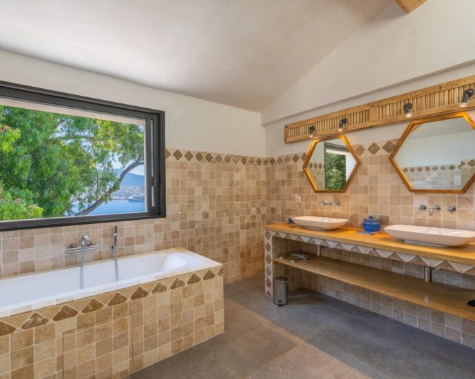 Propriano, Olmeto, pied dans l&rsquo;eau, 6 chambres, piscine