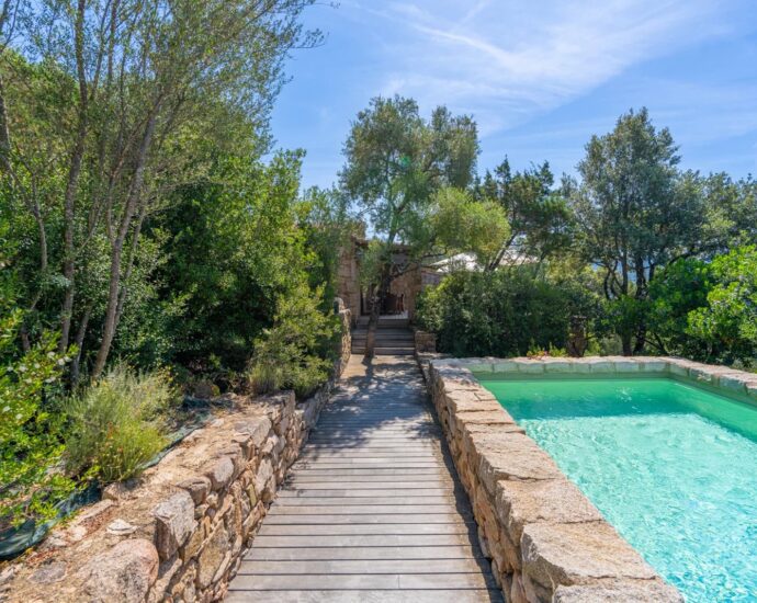 Propriano, Olmeto, villa 4 chambres, pied dans l&rsquo;eau, piscine