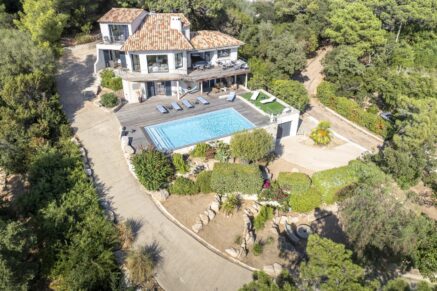 Estate of Cala Rossa, Villa 4 bedrooms, pool, sea view and close to the beach