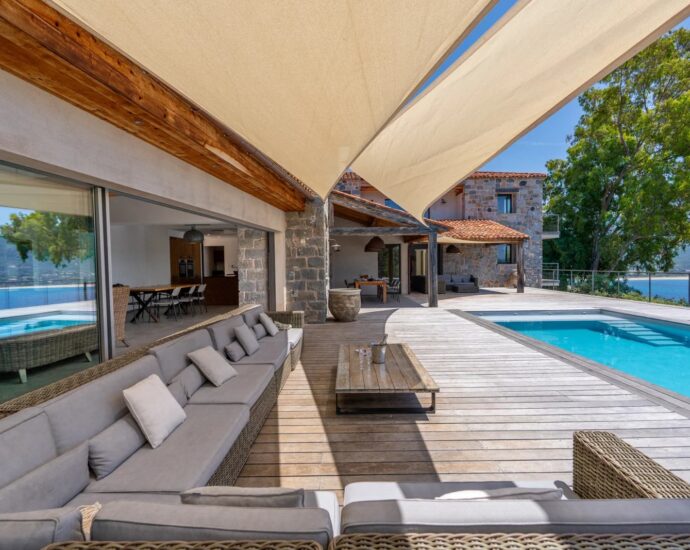 Propriano, Olmeto, pied dans l&rsquo;eau, 6 chambres, piscine