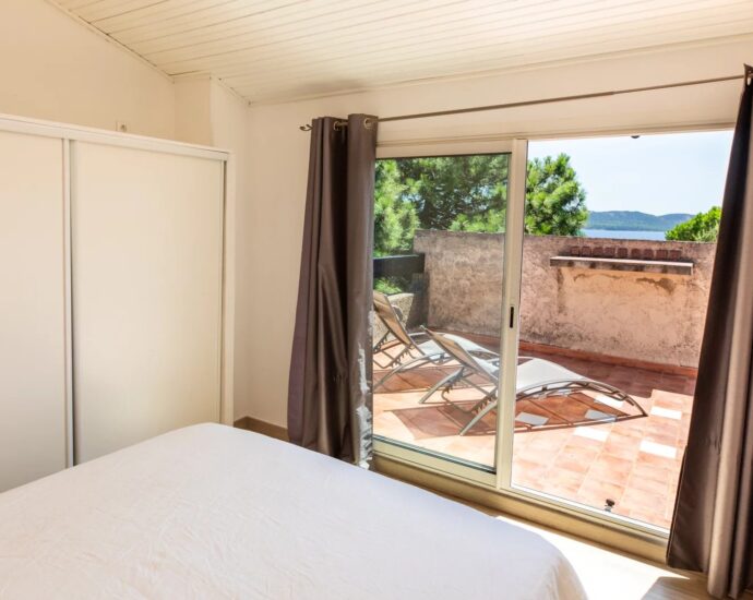 Domaine de Cala Rossa, semi-detached villa, walking distance to the beach, sea view, close to the beach