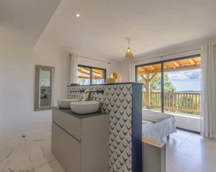 Sainte-Lucie, villa 3 chambres, piscine, vue mer et montagnes, non loin des plages