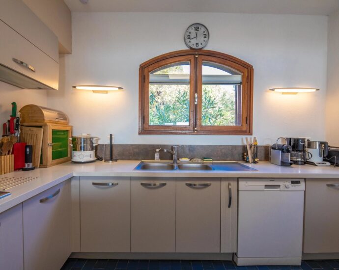 Porto-Vecchio, Domaine de Cala Rossa, villa 6 chambres, vue mer, pied dans l&rsquo;eau