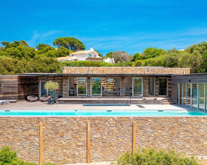 Porto Vecchio, Domaine de Cala Rossa, villa 5 chambres, piscine, plage à pied