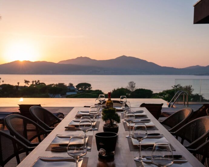 Ajaccio, 7 bedrooms, swimming pool, sea view