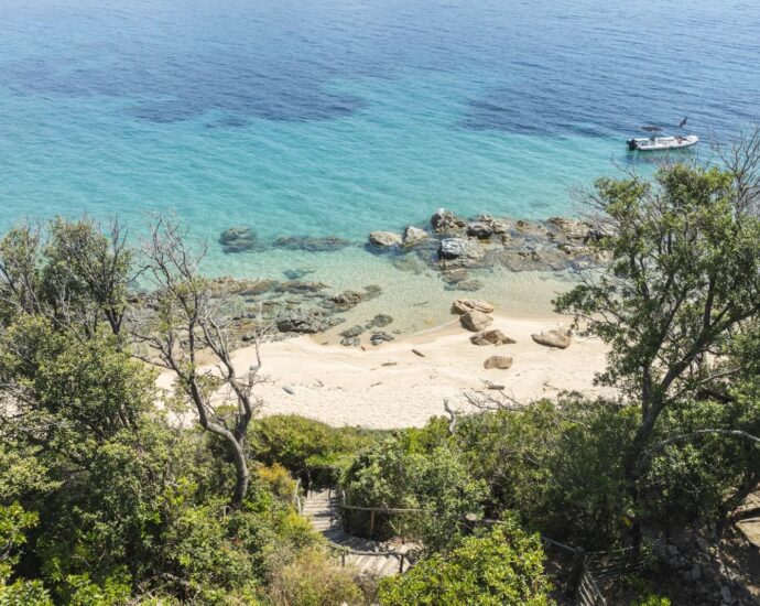 Propriano, Olmeto, villa 4 chambres, pied dans l&rsquo;eau, piscine
