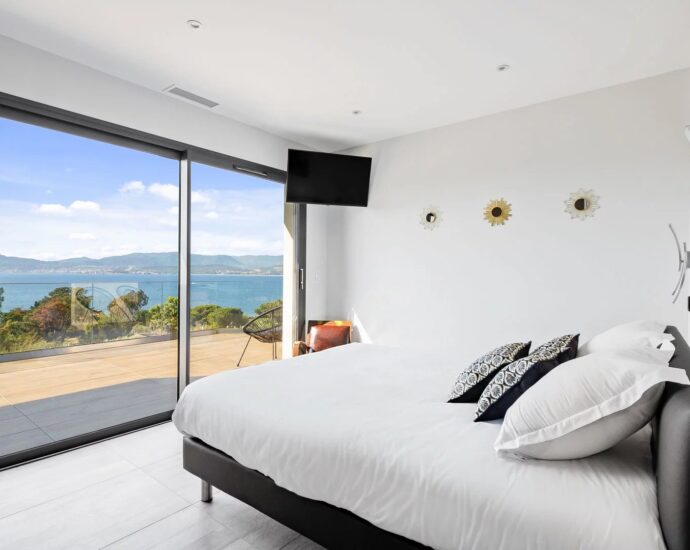 Ajaccio, 7 bedrooms, swimming pool, sea view