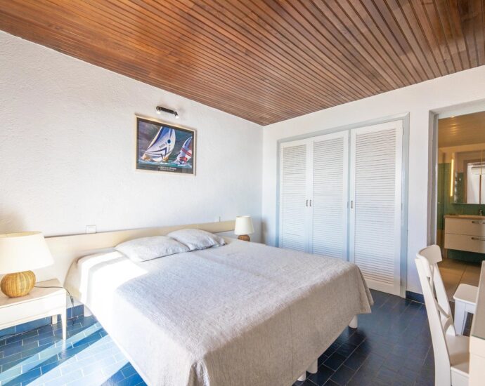 Porto-Vecchio, Domaine de Cala Rossa, villa 6 chambres, vue mer, pied dans l&rsquo;eau