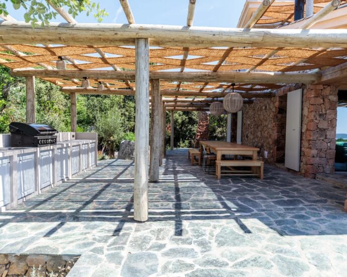 Domaine de Cala Rossa, villa 6 chambres et 1 dortoir, piscine, vue mer, plage à pied, Villa Lazuli