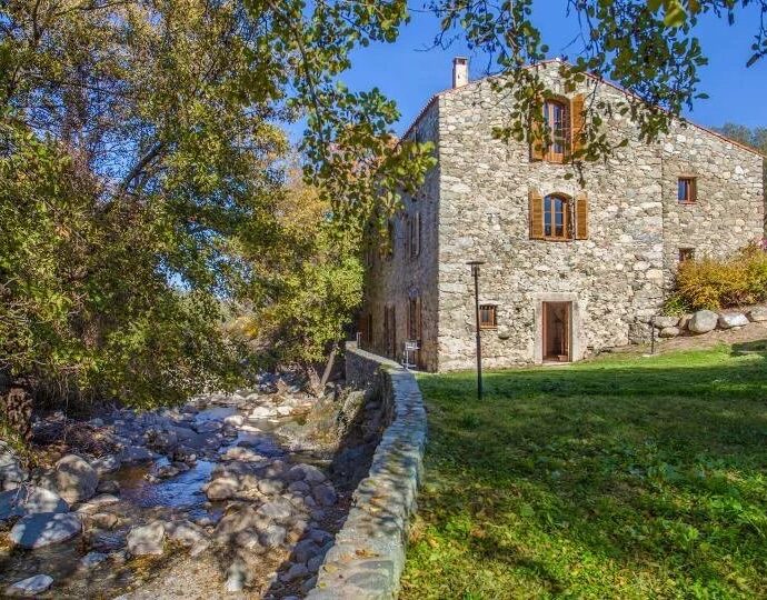 Proche Ile-Rousse, Villa 7 chambres, vue montagnes, piscine.