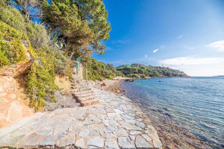 Porto-Vecchio, Domaine de Cala Rossa, villa 6 chambres, vue mer, pied dans l&rsquo;eau