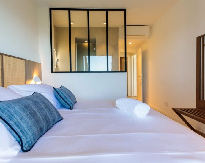 Domaine de Cala Rossa, villa 6 chambres et 1 dortoir, piscine, vue mer, plage à pied, Villa Lazuli